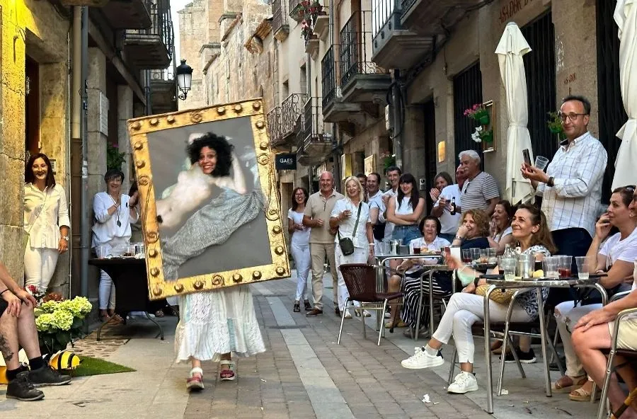 Foto 9 - La calle San Juan festeja la noche que le da nombre con brindis incluido por el premio conseguido