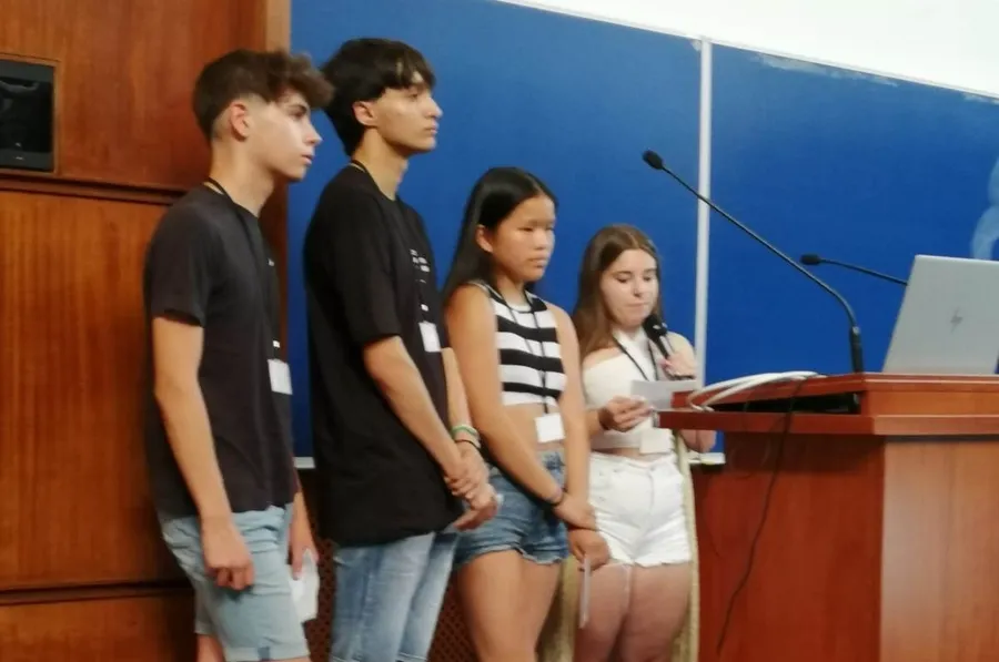 Foto 6 - Los alumnos del IES Tierra premiados en el certamen de Estad&iacute;stica defienden su trabajo en Zaragoza