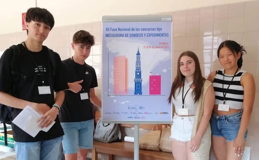 Foto 5 - Los alumnos del IES Tierra premiados en el certamen de Estad&iacute;stica defienden su trabajo en Zaragoza