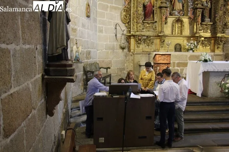 Domingo de Corpus con actos religiosos dedicados al Santísimo en Monleras