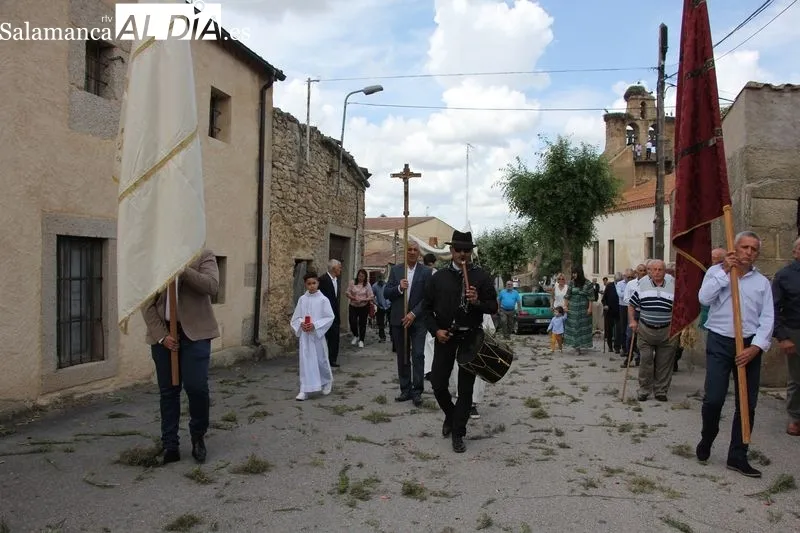 Domingo de Corpus con actos religiosos dedicados al Santísimo en Monleras
