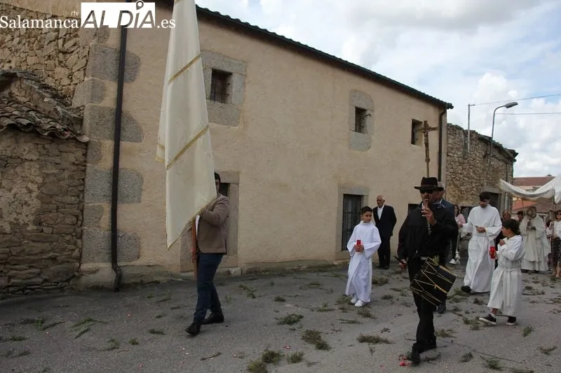 Domingo de Corpus con actos religiosos dedicados al Santísimo en Monleras