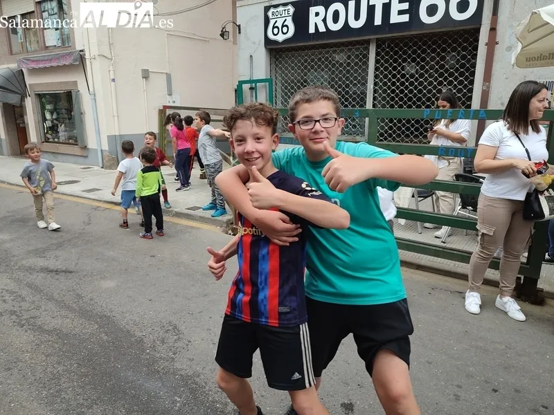 Los carretones marcan el comienzo de las fiestas del Corpus en Vitigudino / CORRAL 