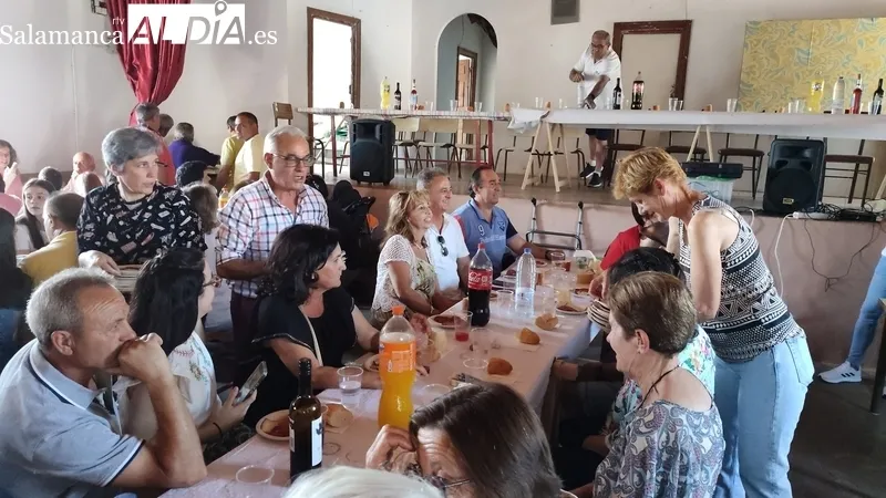 Peralejos de Abajo celebra San Juan con actos religiosos y el tradicional convite 