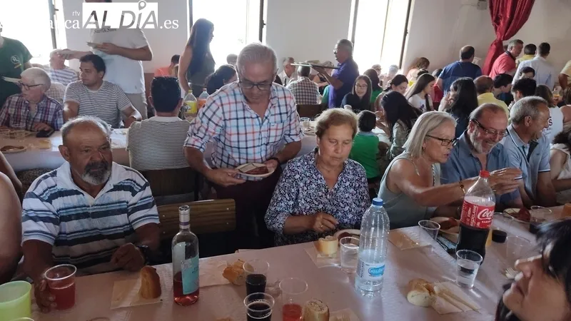 Peralejos de Abajo celebra San Juan con actos religiosos y el tradicional convite 