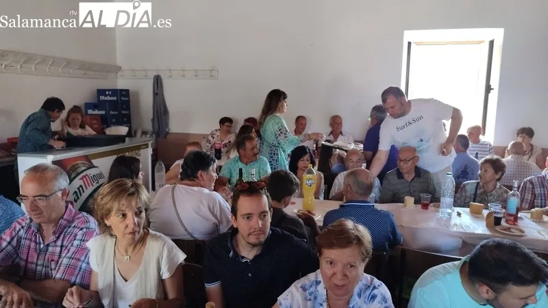 Peralejos de Abajo celebra San Juan con actos religiosos y el tradicional convite 