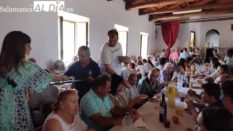 Peralejos de Abajo celebra San Juan con actos religiosos y el tradicional convite 