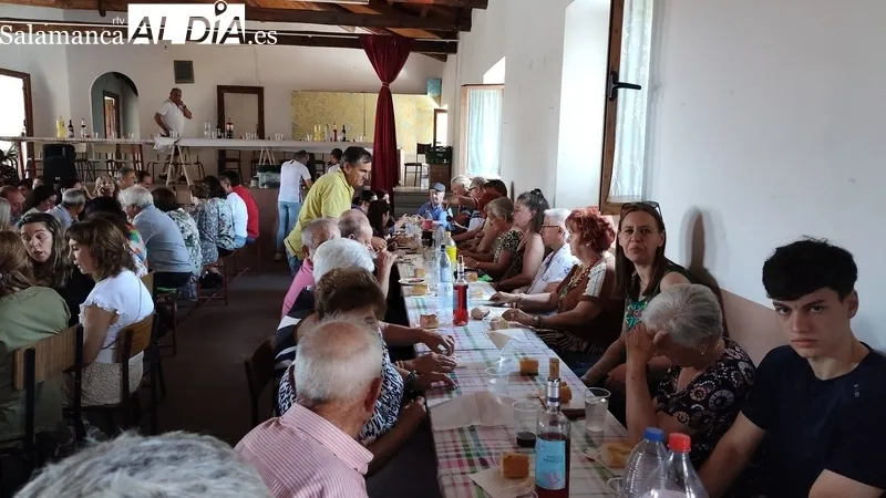 Peralejos de Abajo celebra San Juan con actos religiosos y el tradicional convite 