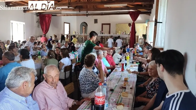 Peralejos de Abajo celebra San Juan con actos religiosos y el tradicional convite 