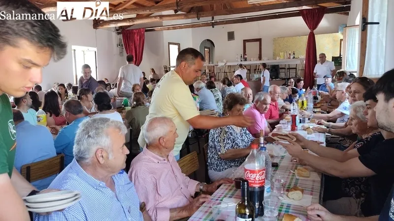 Peralejos de Abajo celebra San Juan con actos religiosos y el tradicional convite 