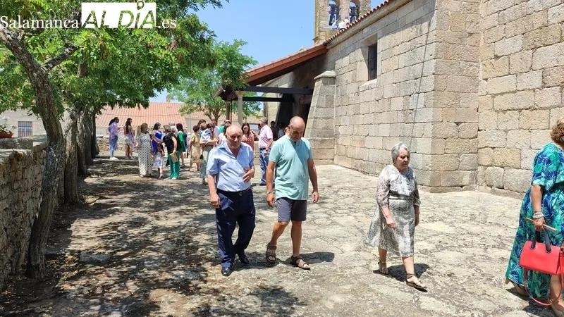 Procesión de San Pedro por las calles de Villar de Peralonso / CORRAL 