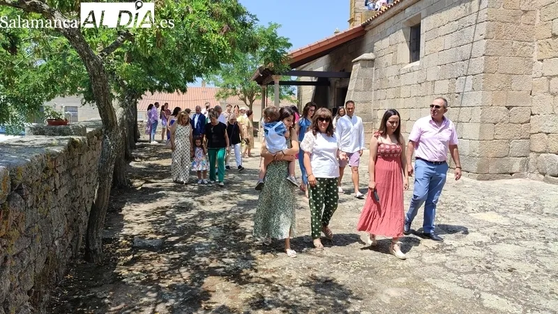 Procesión de San Pedro por las calles de Villar de Peralonso / CORRAL 