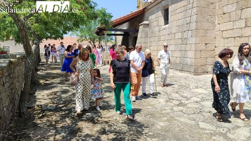 Procesión de San Pedro por las calles de Villar de Peralonso / CORRAL 