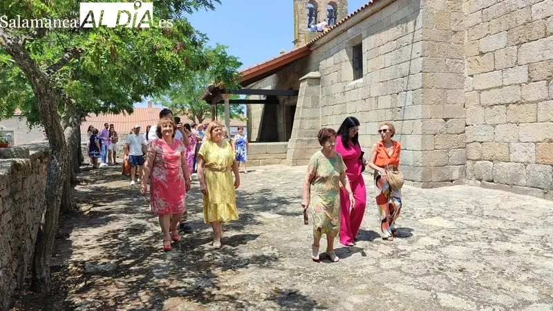 Procesión de San Pedro por las calles de Villar de Peralonso / CORRAL 