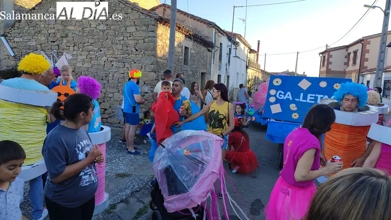 La carrera de cochos locos fue todo un espectáculo para niños y mayores / CORRAL