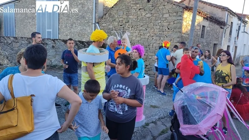 La carrera de cochos locos fue todo un espectáculo para niños y mayores / CORRAL
