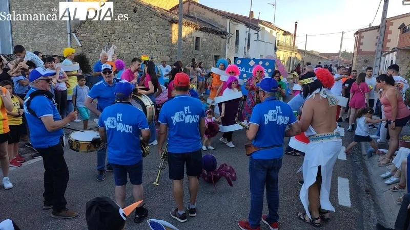 La carrera de cochos locos fue todo un espectáculo para niños y mayores / CORRAL
