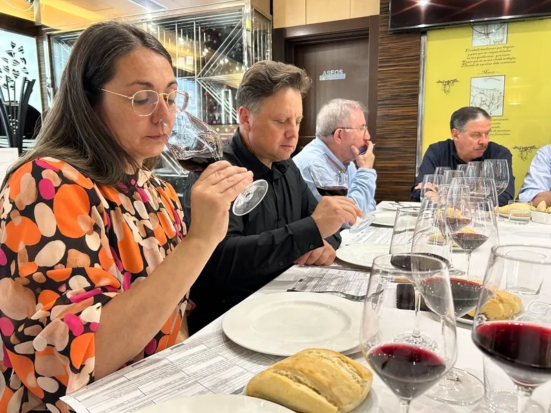 La Asociación enológica Cata Añada califica Dominum crianza 2019, de la DO Sierra de Salamanca / FOTOS Y VÍDEO: JAVIER BRAGADO