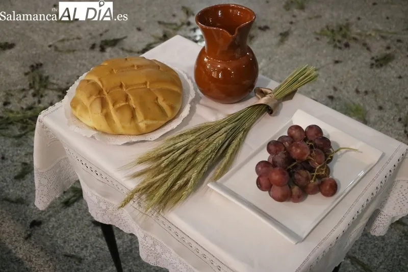 La Cofradía Sacramental Villa de Vitigudino celebraba las Vísperas con las hermanas Ascensión y Marí Carmen Sevillano Sánchez como mayordomas / CORRAL 