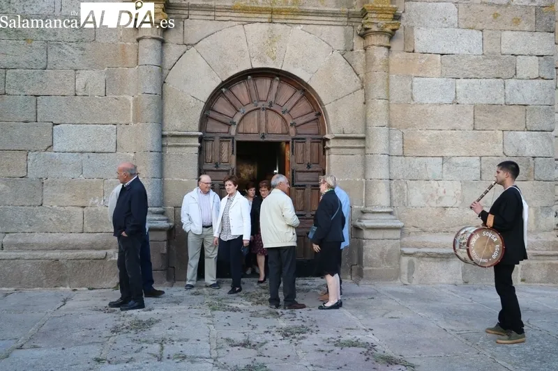 La Cofradía Sacramental Villa de Vitigudino celebraba las Vísperas con las hermanas Ascensión y Marí Carmen Sevillano Sánchez como mayordomas / CORRAL 