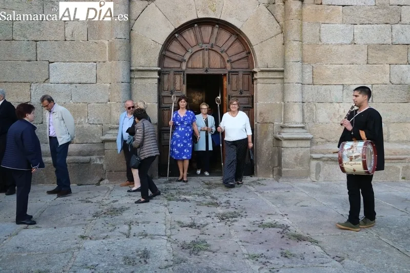 La Cofradía Sacramental Villa de Vitigudino celebraba las Vísperas con las hermanas Ascensión y Marí Carmen Sevillano Sánchez como mayordomas / CORRAL 