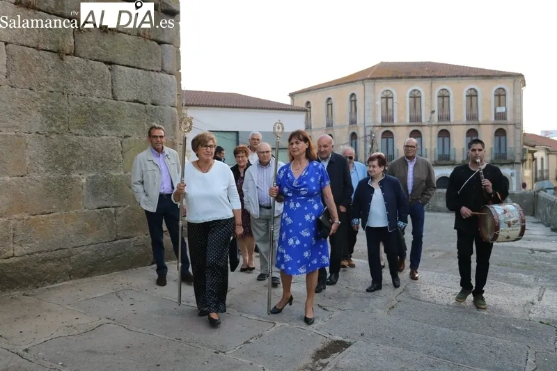 La Cofradía Sacramental Villa de Vitigudino celebraba las Vísperas con las hermanas Ascensión y Marí Carmen Sevillano Sánchez como mayordomas / CORRAL 