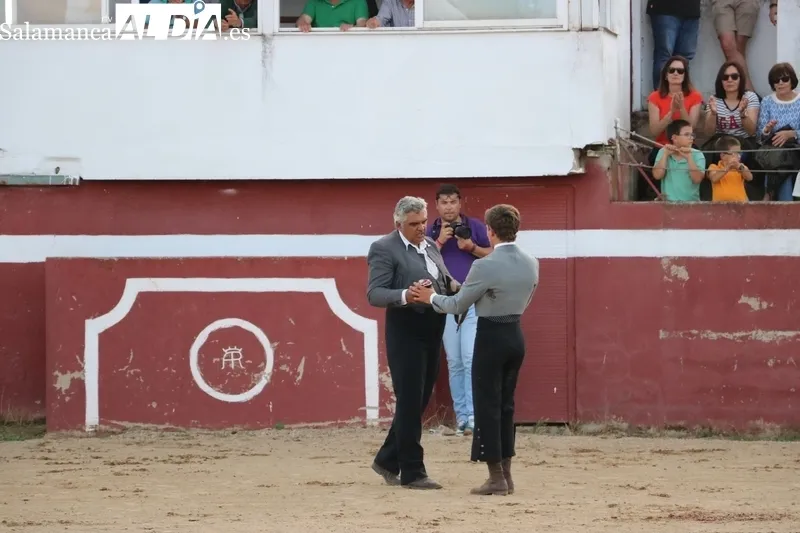 Clase práctica de los alumnos de la Escuela de Tauromaquia en El Cubo de Don Sancho / CORRAL