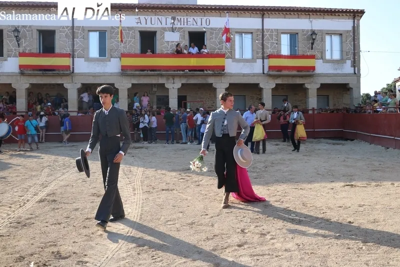 Buena tarde de toros en Bogajo para despedir las fiestas de San Juan  / CORRAL