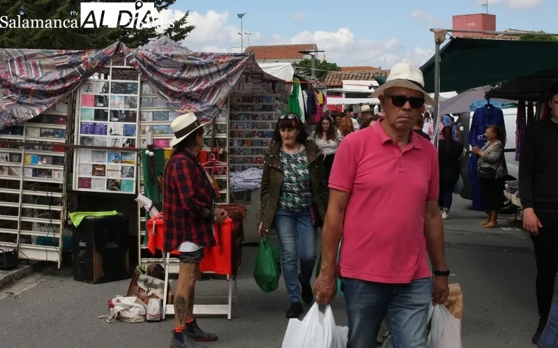 Mercadillo portugués en Trabanca de este primer domingo de junio de 2023