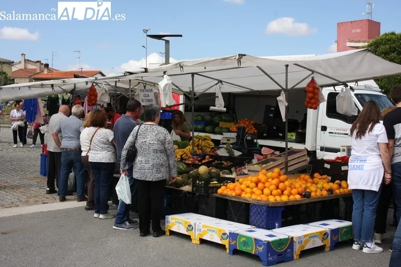 Mercadillo portugués en Trabanca de este primer domingo de junio de 2023