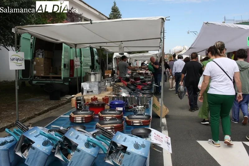 Mercadillo portugués en Trabanca de este primer domingo de junio de 2023