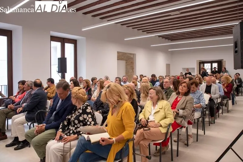 Presentación del libro de relatos 'Los gatos no hacen preguntas', de Isabel Bernardo, en el Torreón de los Anaya. Foto de Carmen Borrego