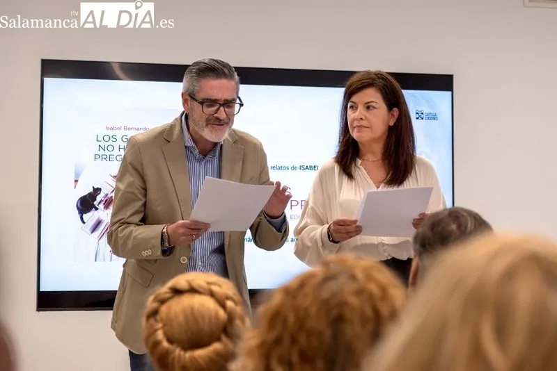 Presentación del libro de relatos 'Los gatos no hacen preguntas', de Isabel Bernardo, en el Torreón de los Anaya. Foto de Carmen Borrego