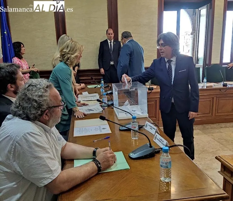 Foto 4 - Luis Francisco Mart&iacute;n toma posesi&oacute;n como nuevo alcalde de B&eacute;jar