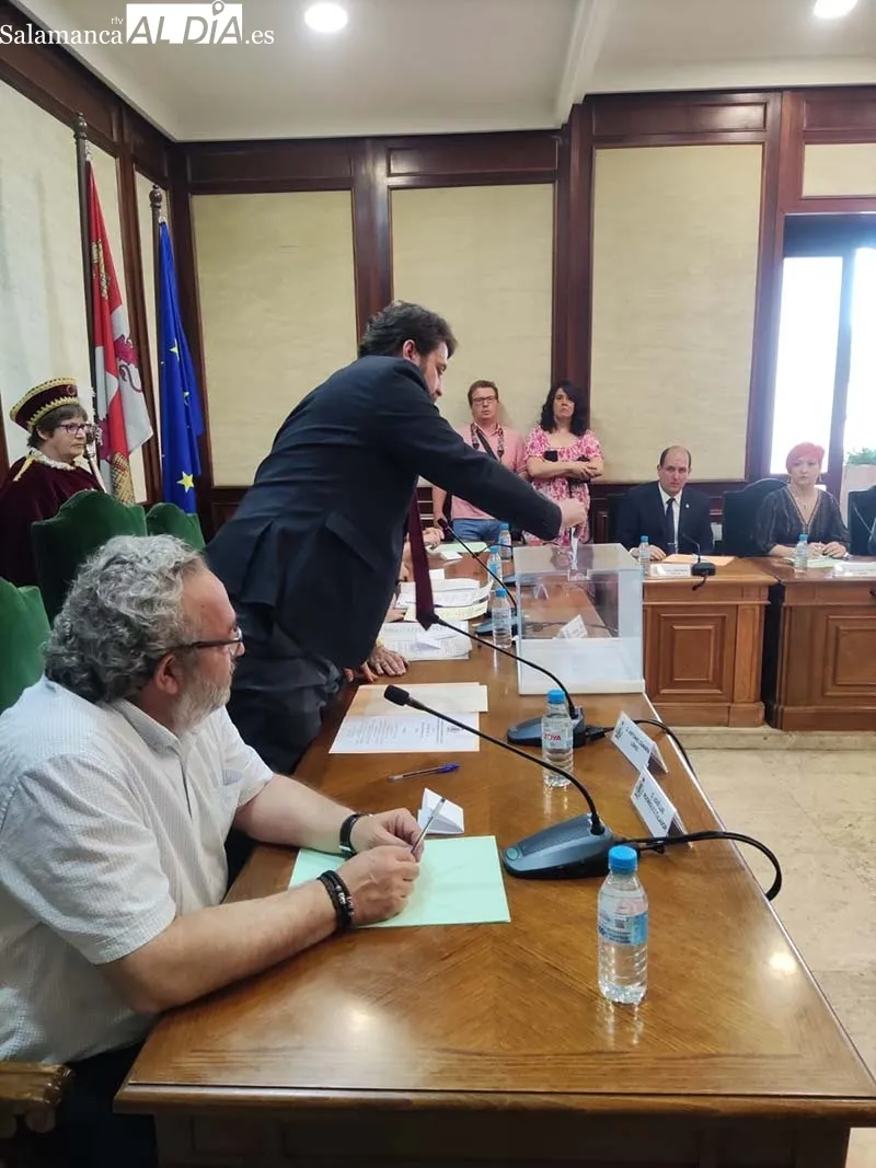 Foto 3 - Luis Francisco Mart&iacute;n toma posesi&oacute;n como nuevo alcalde de B&eacute;jar