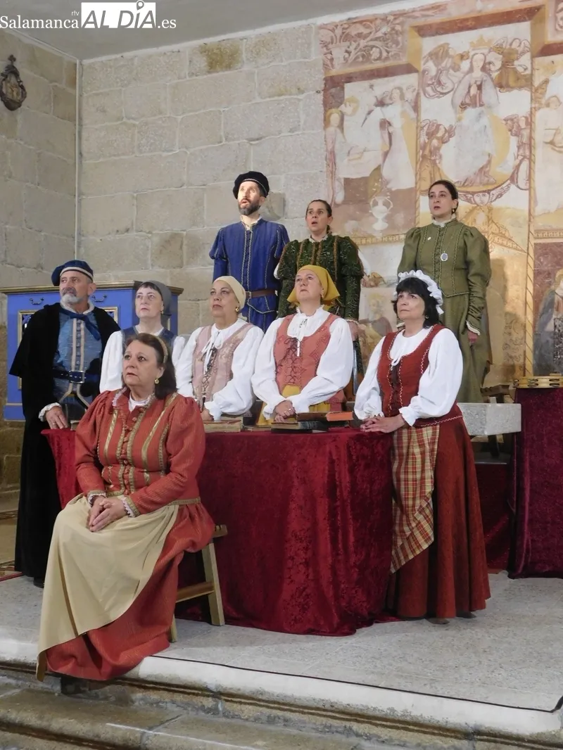 Representación en Iruelos de la obra 'Buscando a Nebrija', por el grupo de teatro Lazarillo de Tormes  