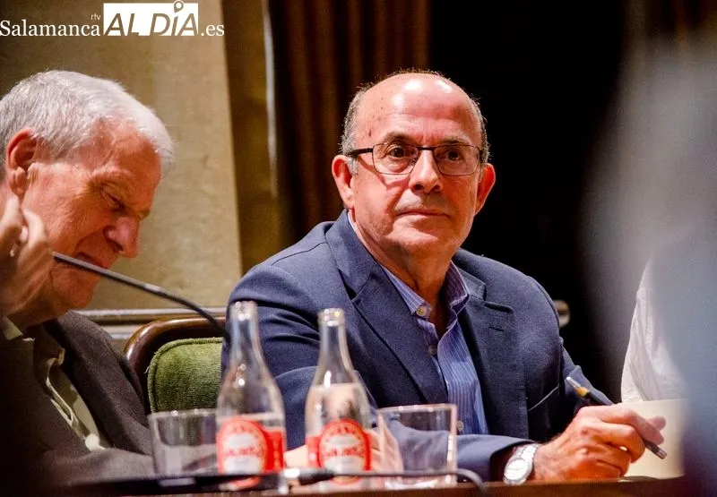 Presentación en el Casino de Salamanca del libro de Miguel Ángel del Arco sobre Inés Luna. Foto de Carmen Borrego