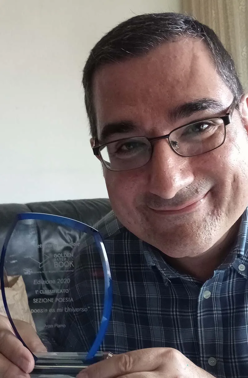 Foto 2 - El escritor afincado en B&eacute;jar, Iv&aacute;n Parro, recibe el Premio Literario Mundial Golden Aster Book 2020 
