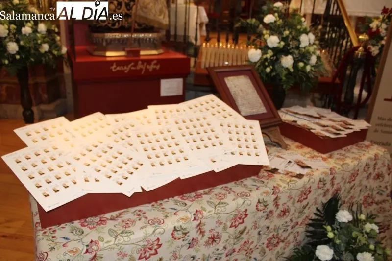 Foto 3 - Presentaci&oacute;n del sello y tarjeta prefranqueada en conmemoraci&oacute;n del A&ntilde;o Jubilar Teresiano