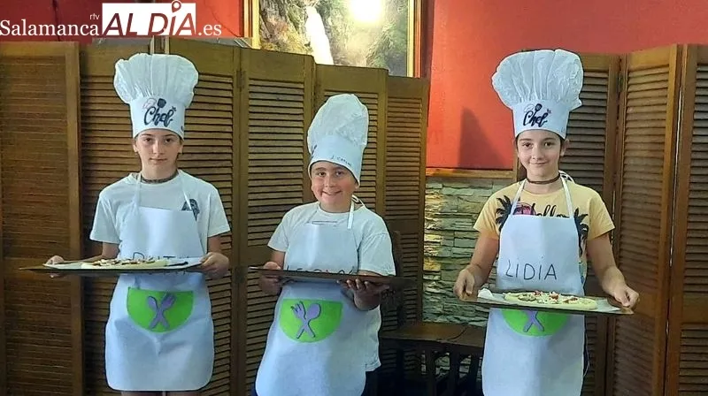 Los pequeños cocineros participaron con entusiasmo en la elaboración de pizzas