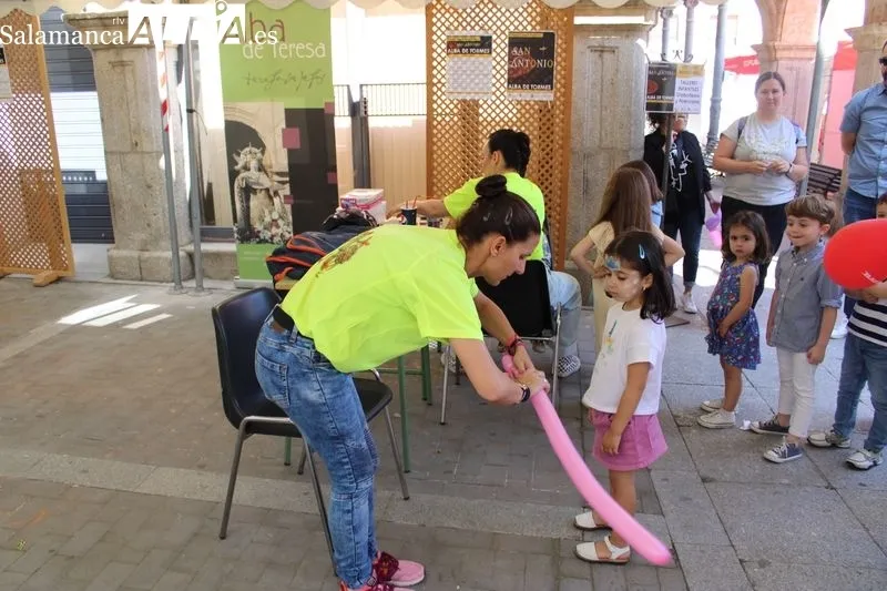 Foto 9 - Pintacaras, globoflexia y cetrer&iacute;a para culminar la Feria de San Antonio&nbsp;