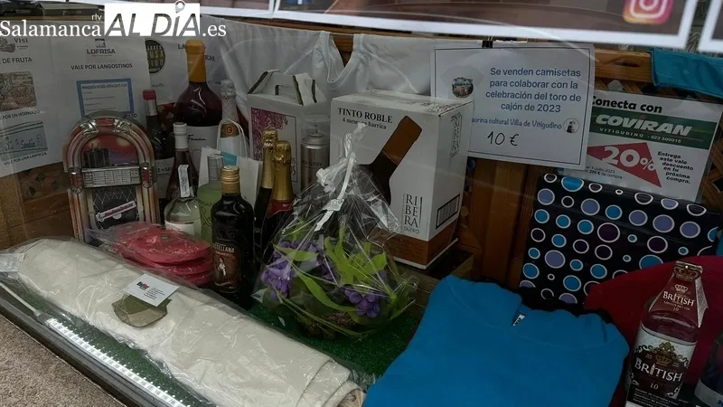 Productos de la cesta donados por empresas colaboradoras en el VII Toro de Cajón