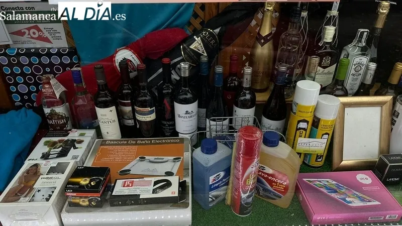 Productos de la cesta donados por empresas colaboradoras en el VII Toro de Cajón