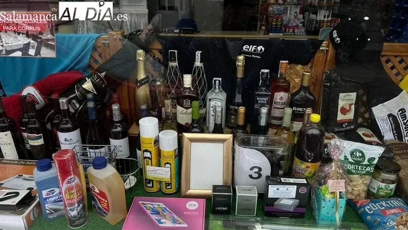 Productos de la cesta donados por empresas colaboradoras en el VII Toro de Cajón