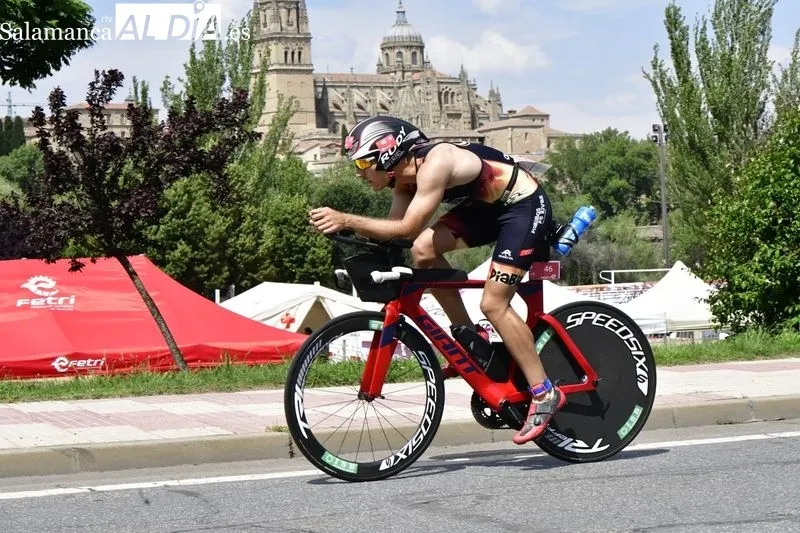 Foto 2 - Marta S&aacute;nchez y Fernando Zorrilla logran dos victorias de oro en el Nacional de Triatl&oacute;n de Salamanca