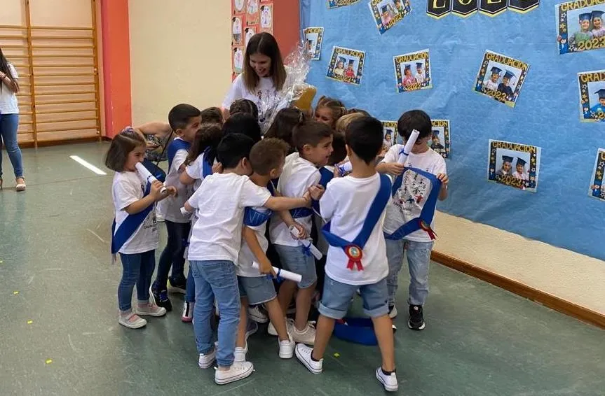 Foto 3 - El Colegio Mir&oacute;briga grad&uacute;a a su promoci&oacute;n de Infantil 2020-2023