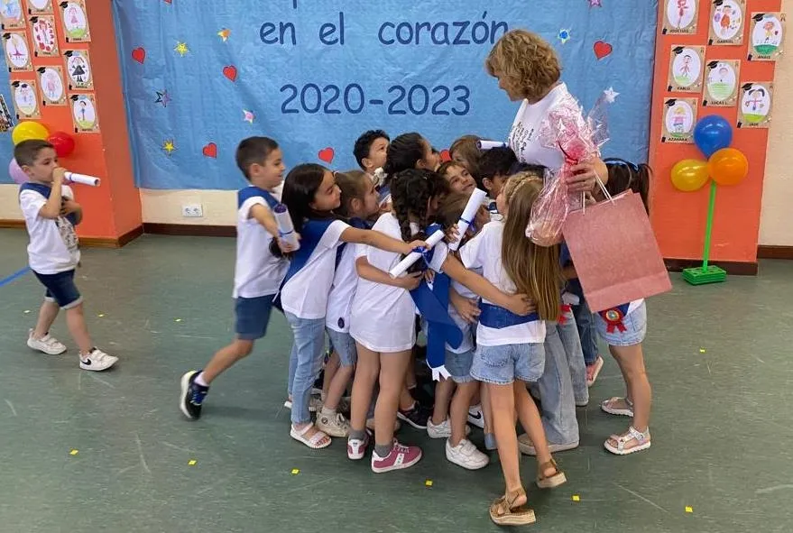 Foto 2 - El Colegio Mir&oacute;briga grad&uacute;a a su promoci&oacute;n de Infantil 2020-2023