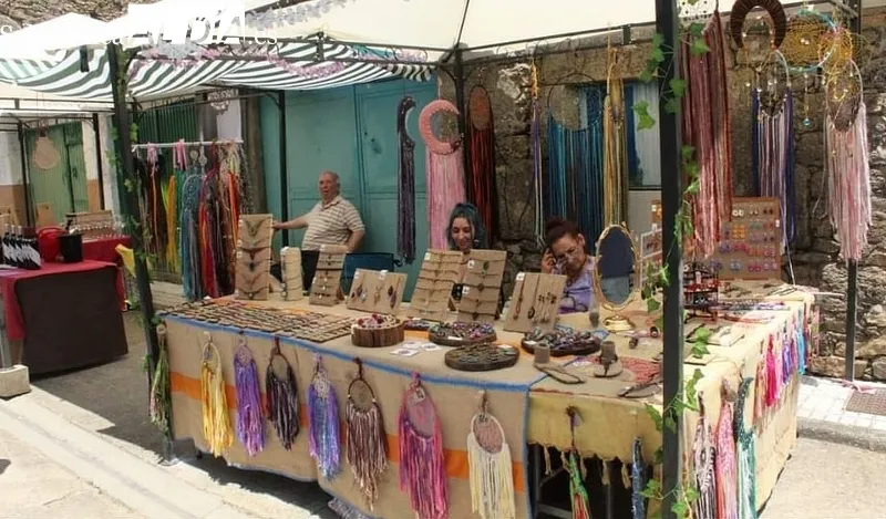 Organizada en tiempo récord, la I Feria Agroalimentaria de Corporario acogía una quincena de expositores  