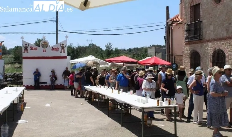 Organizada en tiempo récord, la I Feria Agroalimentaria de Corporario acogía una quincena de expositores  