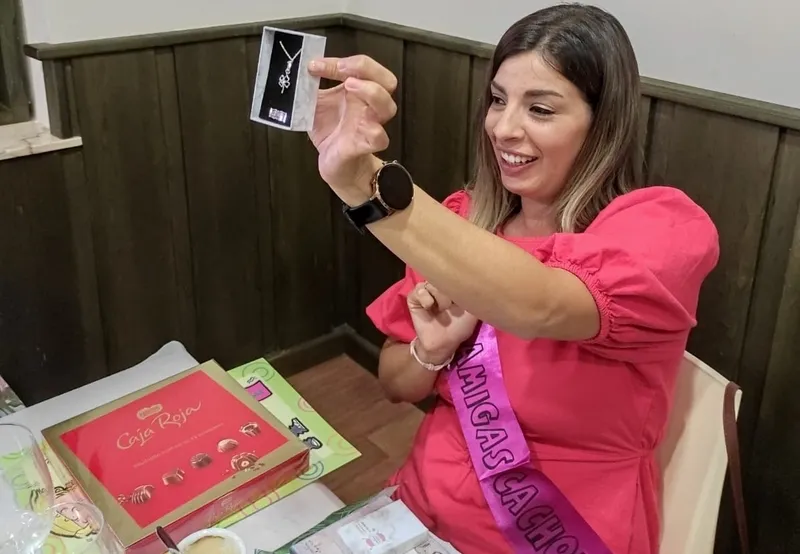 Las mujeres de Peralejos de Abajo celebran el final del programa 'Depende de ti'